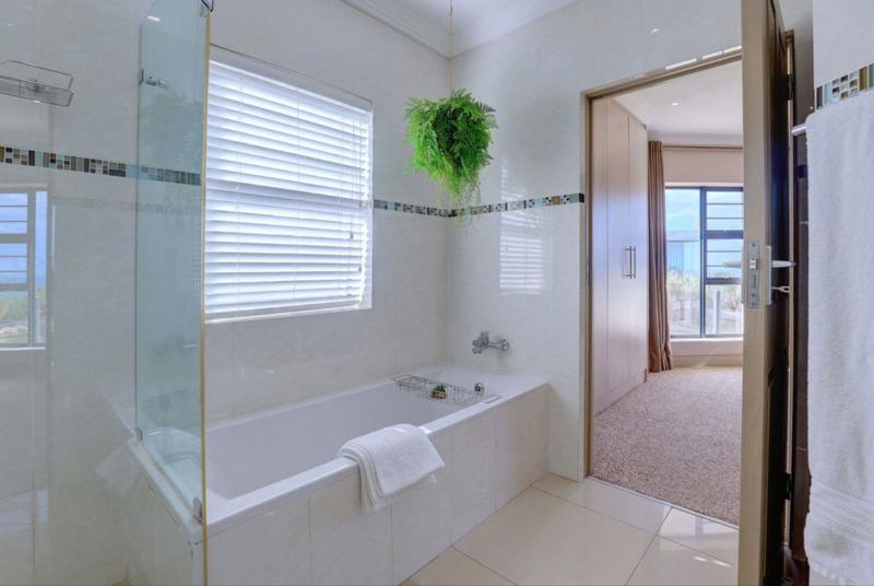 5 Bedroom Property for Sale in Pinnacle Point Golf Estate Western Cape